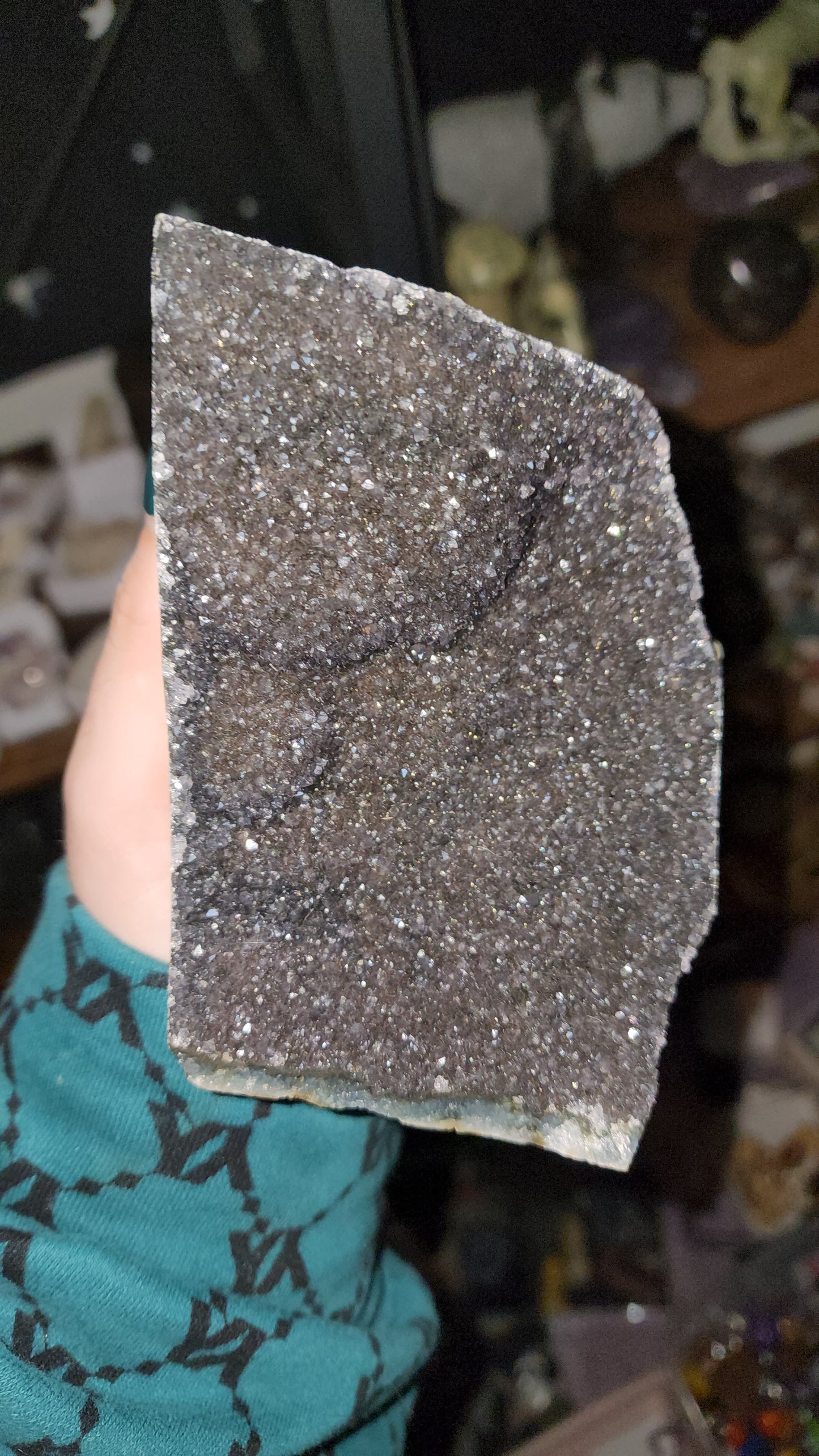 Black amethyst cut base