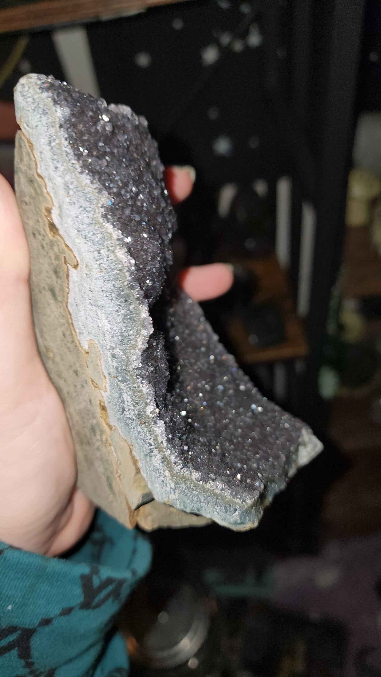 Black amethyst cut base